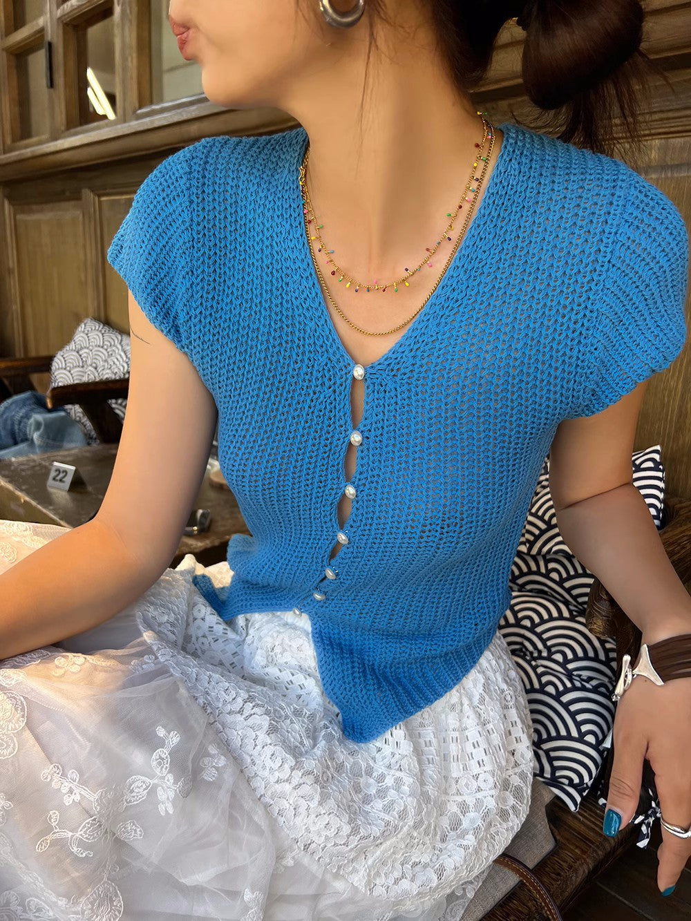 氣質珍珠扣V領修身針織衫